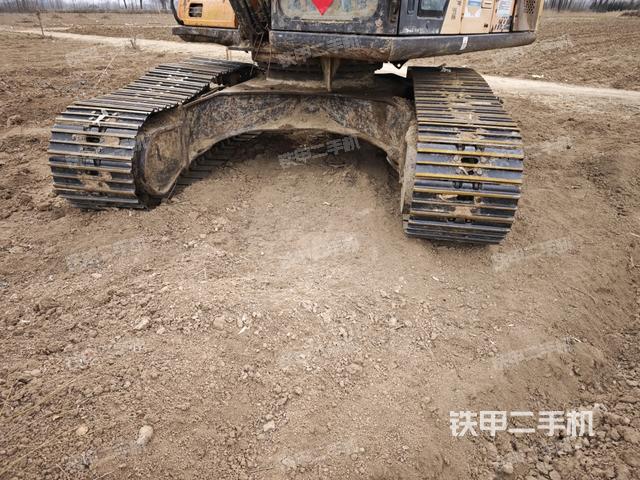 轉(zhuǎn)盤和下車架正前（工作和回轉(zhuǎn)裝置）