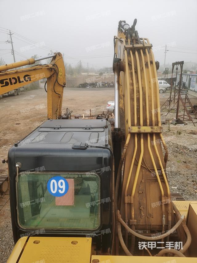 驾驶室顶部（整机外观）