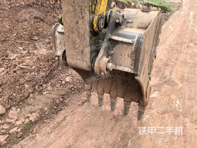 小臂整體左后(工作和回轉(zhuǎn)裝置) 小臂整體左后(工作和回轉(zhuǎn)裝置)