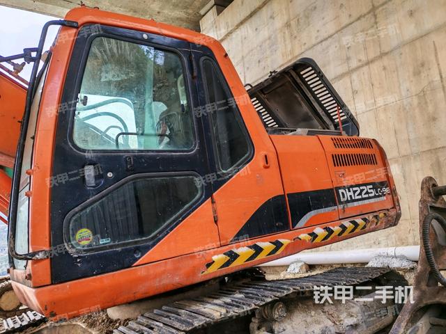 后窗玻璃角標(biāo)(駕駛室部分) 后窗玻璃角標(biāo)(駕駛室部分)