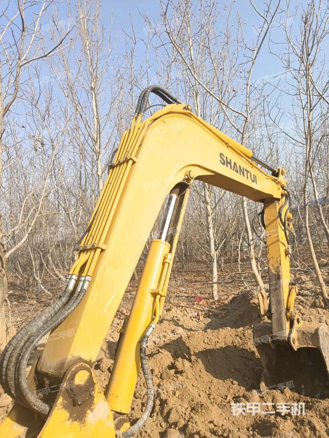 大臂背部俯視（工作和回轉(zhuǎn)裝置）