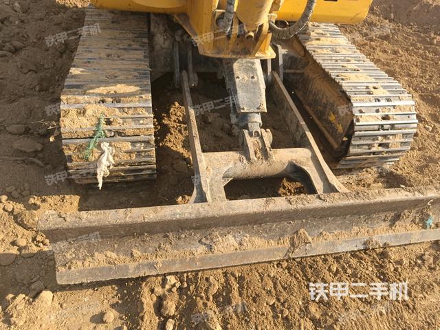 轉(zhuǎn)盤和下車架正前（工作和回轉(zhuǎn)裝置）