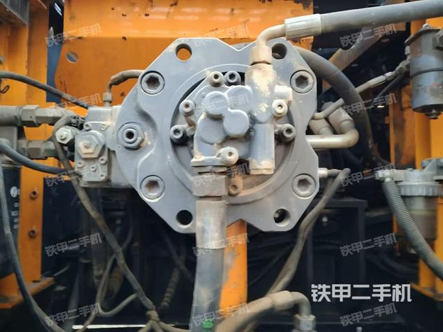 液壓泵艙室正面整體(整機(jī)外觀) 液壓泵艙室正面整體(整機(jī)外觀)
