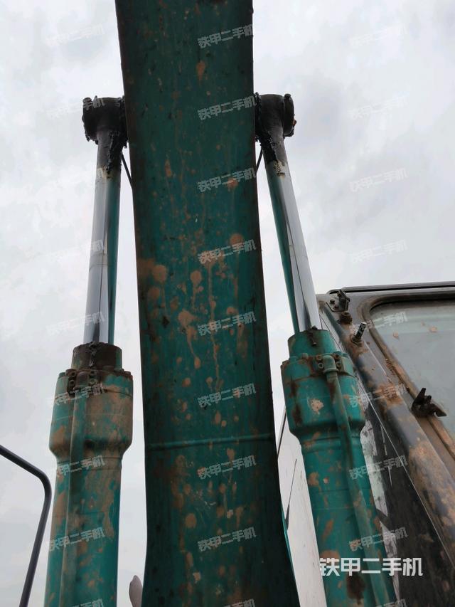 大臂油缸整體?豎拍（工作和回轉(zhuǎn)裝置）