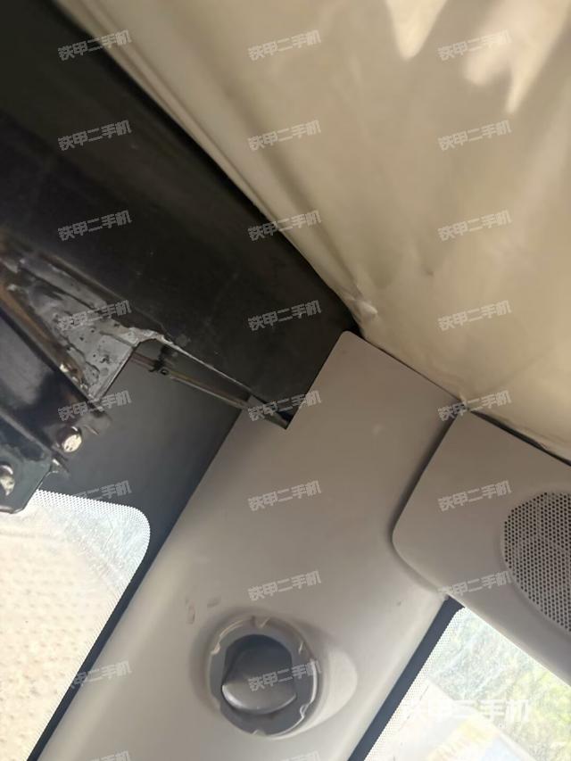 左后方玻璃角標(駕駛室部分) 左后方玻璃角標(駕駛室部分)