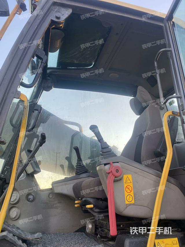 駕駛室整體（整機(jī)外觀）