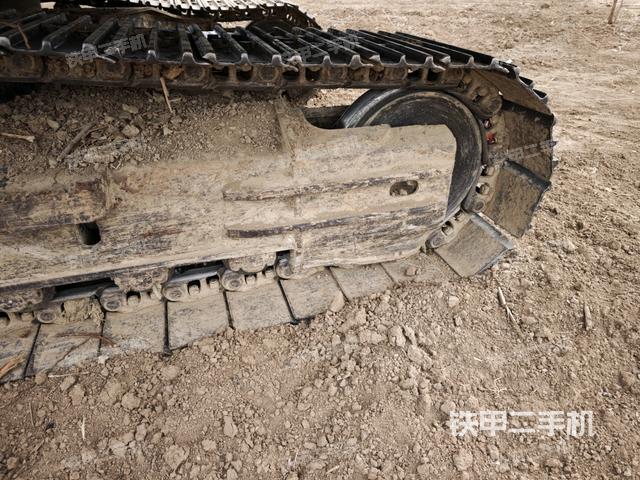 右驅(qū)動輪（行走機構(gòu)）