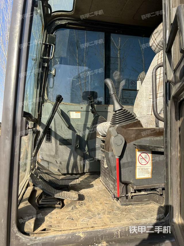 駕駛室頂部（整機(jī)外觀）