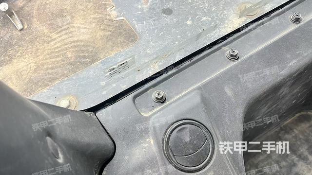 后窗玻璃角標(駕駛室部分) 后窗玻璃角標(駕駛室部分)