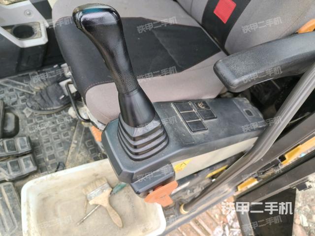 座椅左側(cè)控制臺/音響/含左手柄（駕駛室部分）