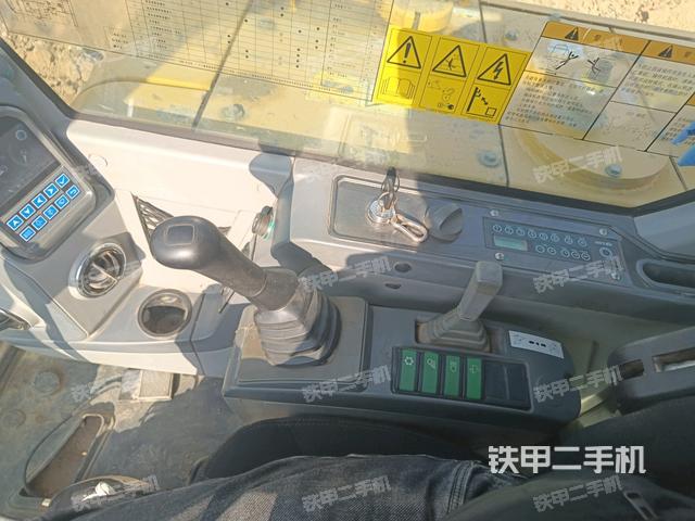 座椅右側(cè)控制臺/鑰匙門/油門/含右手柄（駕駛室部分）