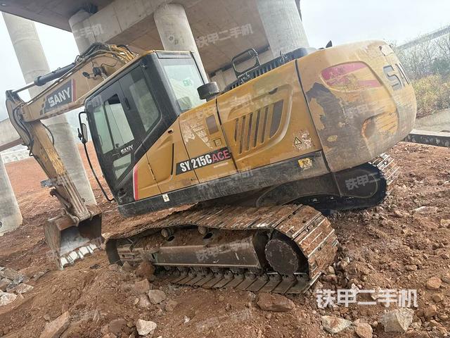 三一重工SY215C挖掘机的设备实拍-第3张实拍照片