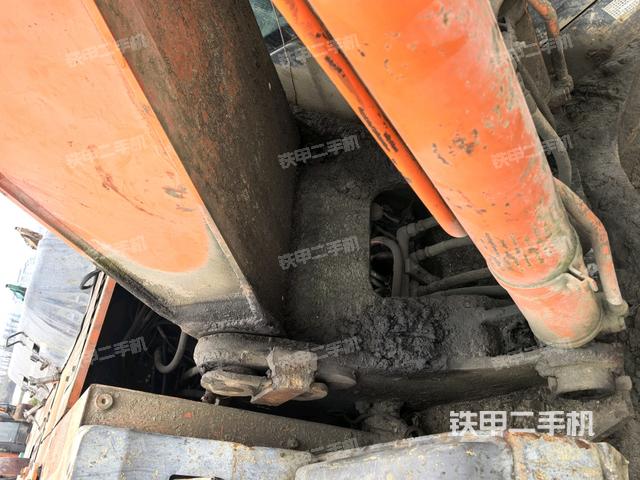 大臂背部俯視(工作和回轉(zhuǎn)裝置) 大臂背部俯視(工作和回轉(zhuǎn)裝置)