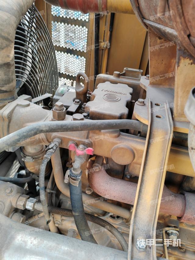 發(fā)動(dòng)機(jī)右側(cè)（整機(jī)外觀及大件）