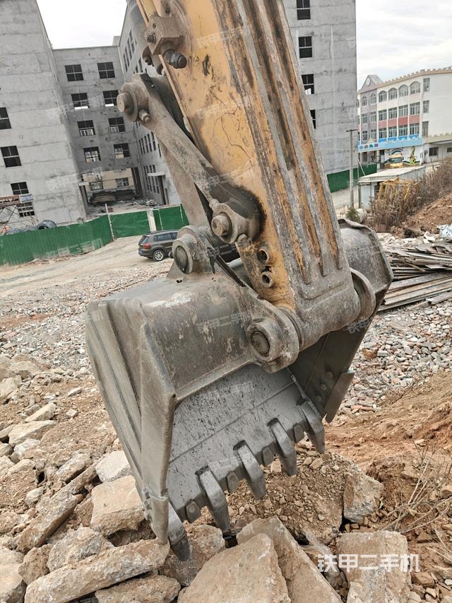 大臂背部俯視(工作和回轉(zhuǎn)裝置) 大臂背部俯視(工作和回轉(zhuǎn)裝置)