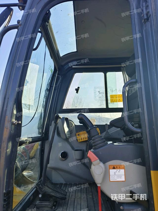 ?駕駛室正側(cè)（駕駛室部分）