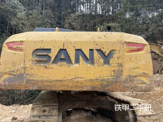 駕駛室頂部(整機外觀) 駕駛室頂部(整機外觀)