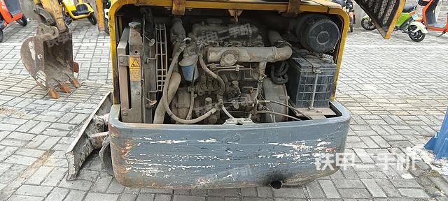 回转马达和主控阀（整机外观）