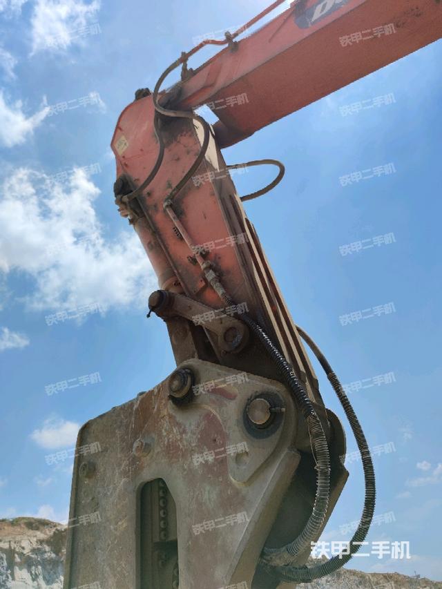 小臂整體左后(工作和回轉(zhuǎn)裝置) 小臂整體左后(工作和回轉(zhuǎn)裝置)