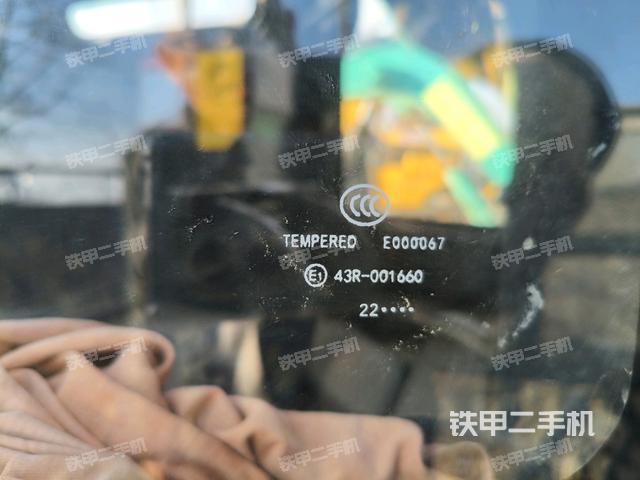 玻璃角標(推土機駕駛室) 玻璃角標(推土機駕駛室)