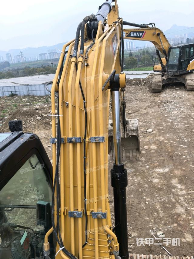 大臂背部俯視（工作和回轉(zhuǎn)裝置）