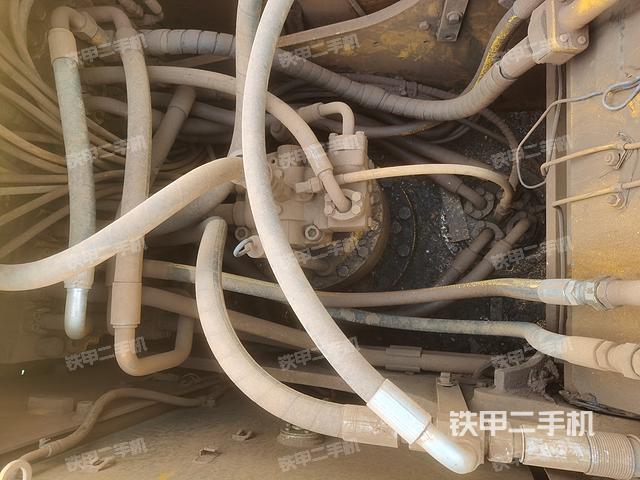 回转马达和主控阀（整机外观）