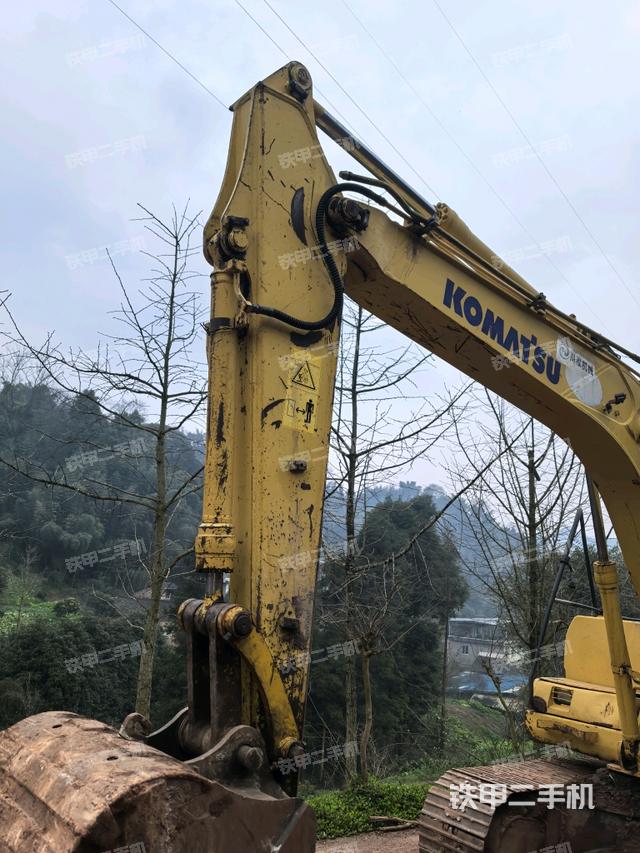 大臂背部俯視(工作和回轉(zhuǎn)裝置) 大臂背部俯視(工作和回轉(zhuǎn)裝置)