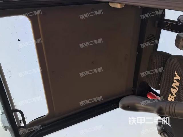 駕駛室頂部(整機外觀) 駕駛室頂部(整機外觀)