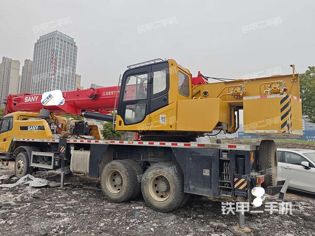 左后45度（汽车起重机外观）