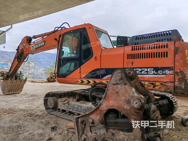 左后45(整機外觀) 左后45(整機外觀)