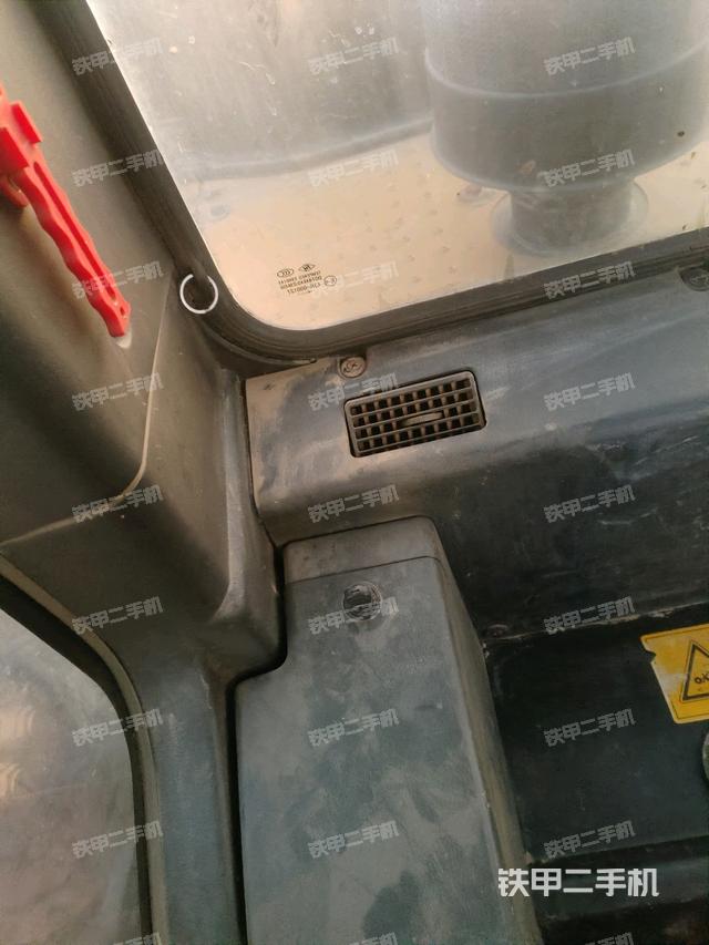 后窗玻璃角標(駕駛室部分) 后窗玻璃角標(駕駛室部分)