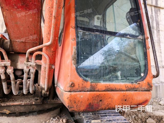 鏟斗右后整體(工作和回轉(zhuǎn)裝置) 鏟斗右后整體(工作和回轉(zhuǎn)裝置)