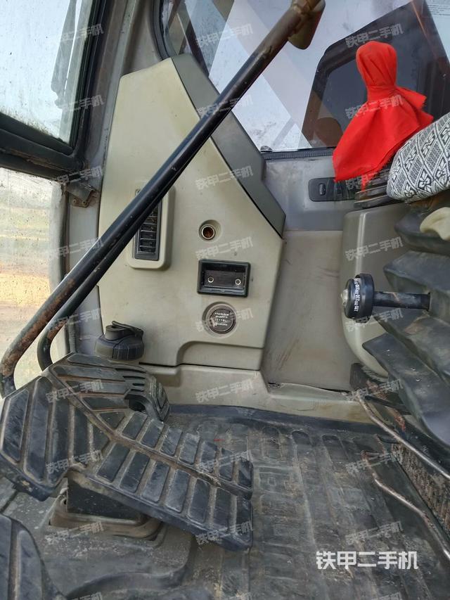 駕駛室整體（整機(jī)外觀）