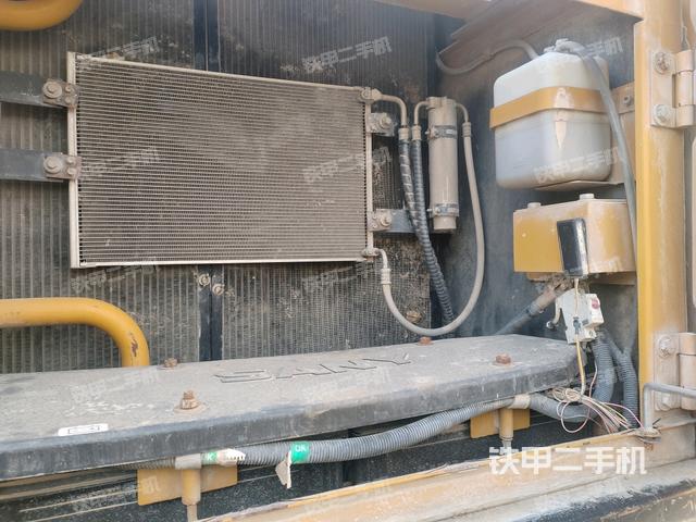 散熱器正面(大件艙室) 散熱器正面(大件艙室)