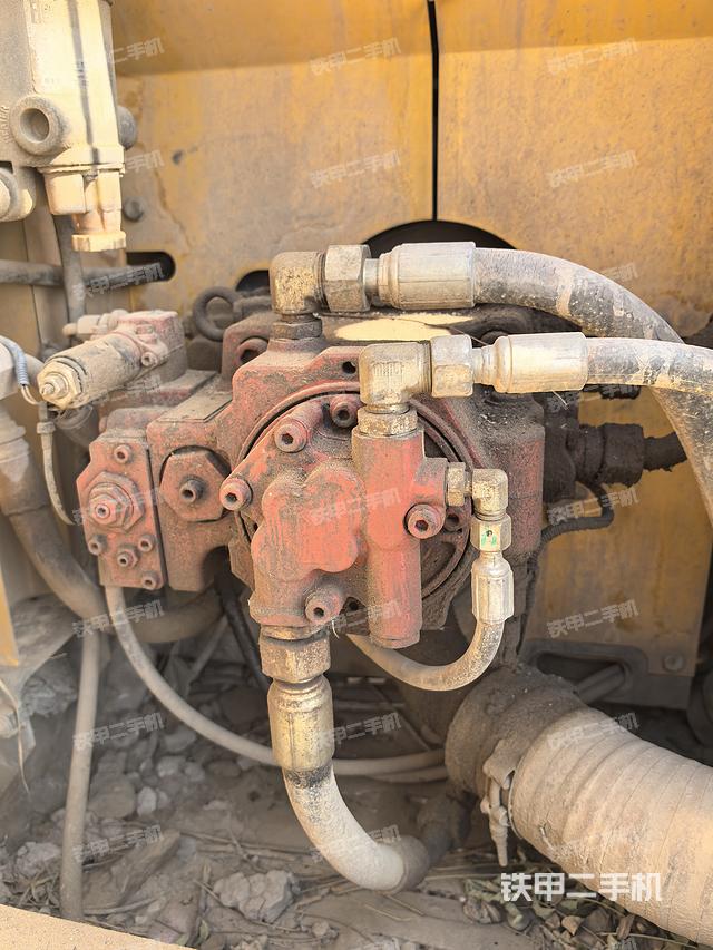 液壓泵艙室正面整體（整機(jī)外觀）