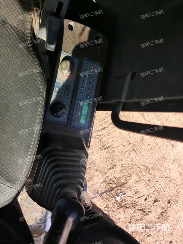 座椅左側(cè)控制臺(tái)/音響/含左手柄（駕駛室部分）