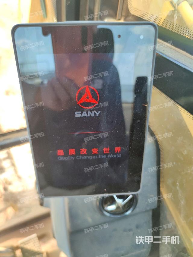 显示屏 (驾驶室部分) 显示屏 (驾驶室部分)