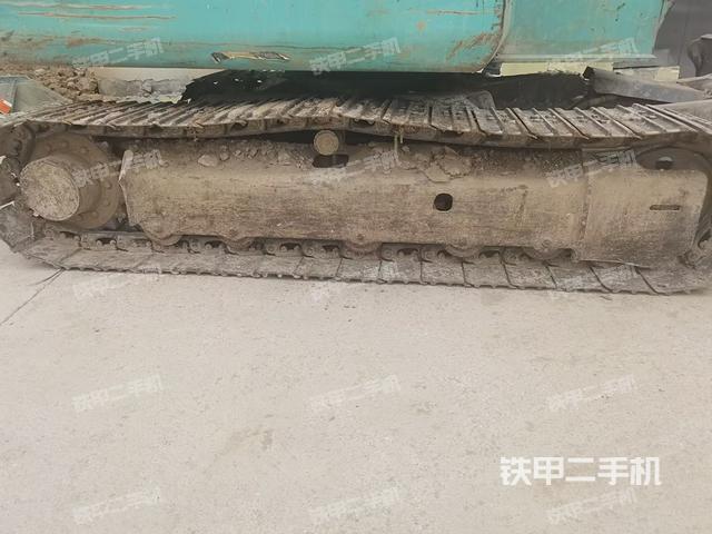 單側(cè)履帶整體(整機(jī)外觀) 單側(cè)履帶整體(整機(jī)外觀)