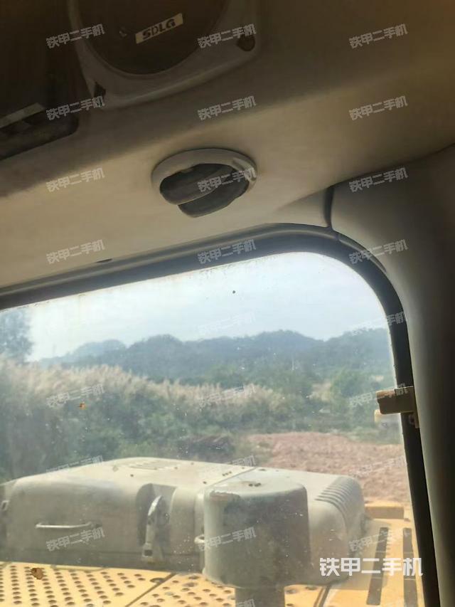 后窗玻璃角標(駕駛室部分) 后窗玻璃角標(駕駛室部分)