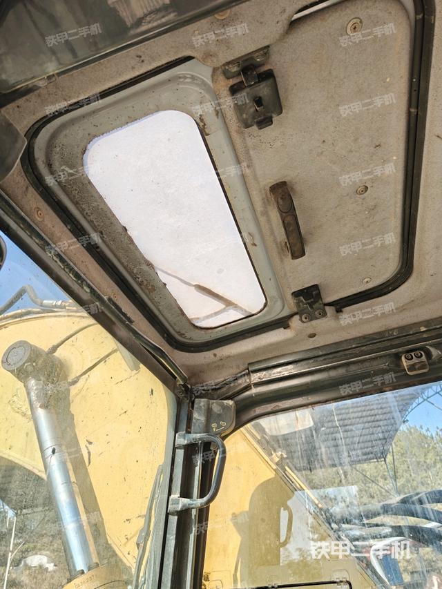 座椅右側(cè)控制臺/鑰匙門/油門/含右手柄（駕駛室部分）