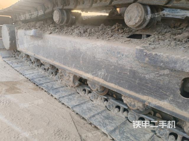 右側(cè)履帶整體(行走機構) 右側(cè)履帶整體(行走機構)