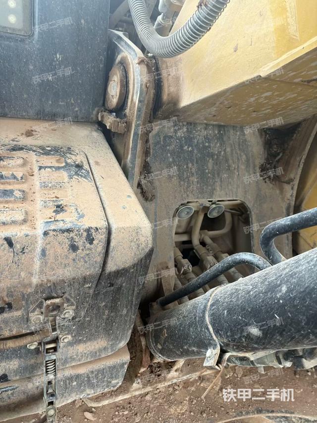 小臂整體右前(工作和回轉(zhuǎn)裝置) 小臂整體右前(工作和回轉(zhuǎn)裝置)