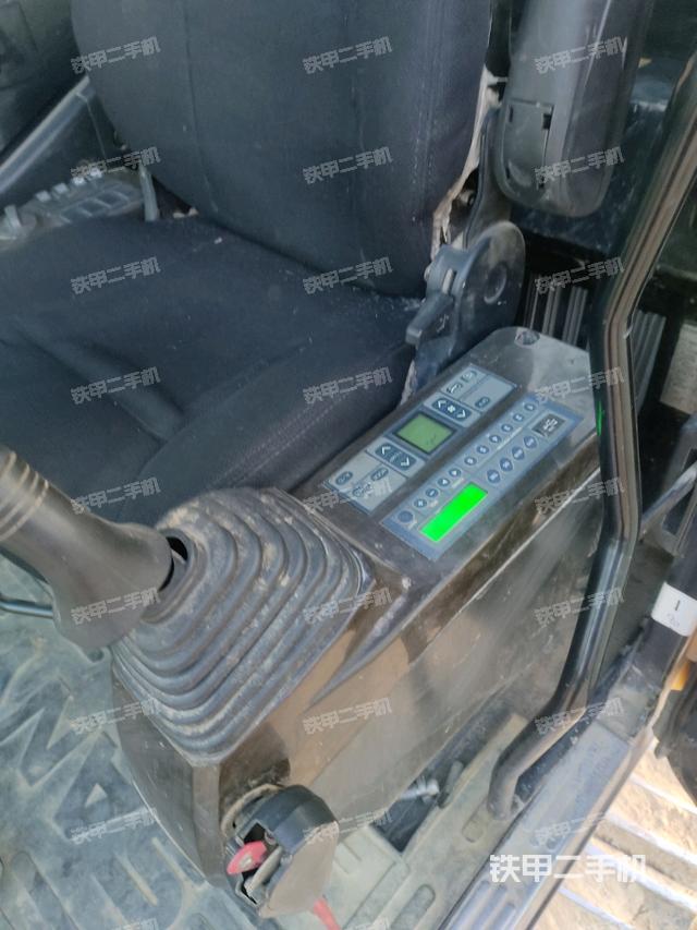 座椅左側(cè)控制臺/音響/含左手柄(駕駛室部分) 座椅左側(cè)控制臺/音響/含左手柄(駕駛室部分)