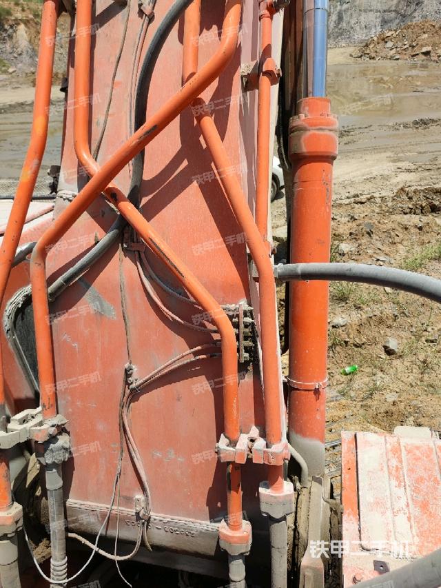 大臂背部俯視(工作和回轉(zhuǎn)裝置) 大臂背部俯視(工作和回轉(zhuǎn)裝置)