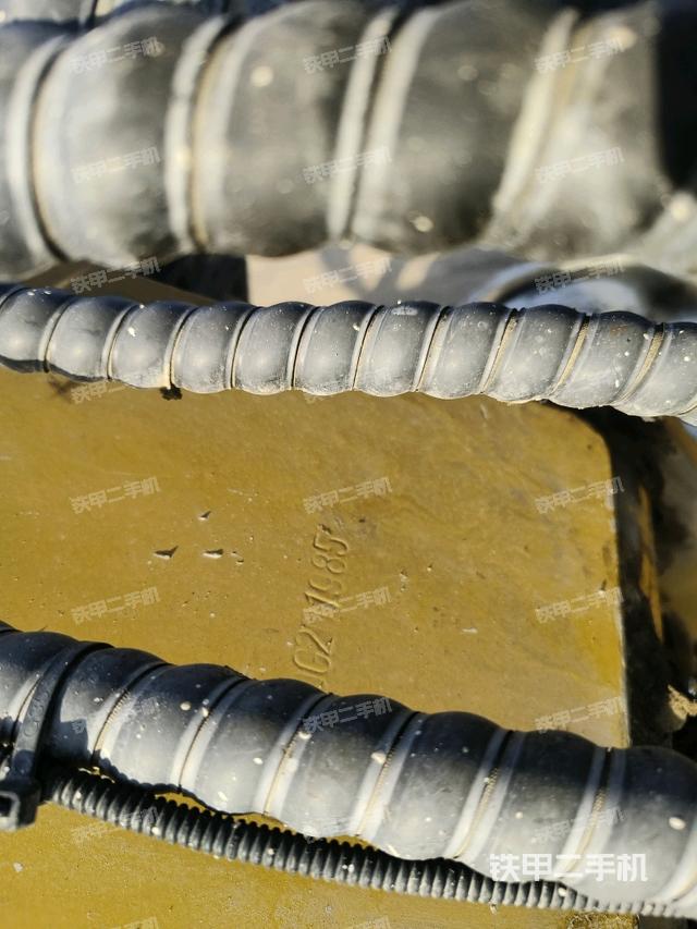 轉(zhuǎn)盤和下車架正前（工作和回轉(zhuǎn)裝置）