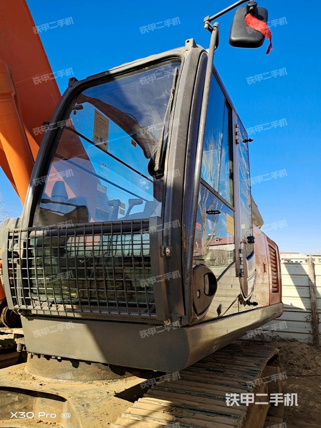 駕駛室整體(整機(jī)外觀) 駕駛室整體(整機(jī)外觀)