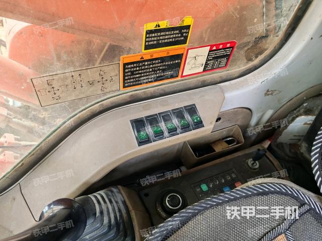 座椅右側(cè)控制臺/鑰匙門/油門/含右手柄(駕駛室部分) 座椅右側(cè)控制臺/鑰匙門/油門/含右手柄(駕駛室部分)