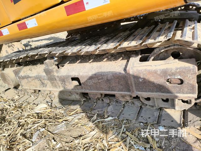 單側(cè)履帶整體(整機(jī)外觀) 單側(cè)履帶整體(整機(jī)外觀)