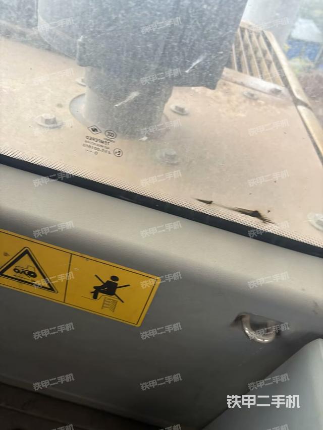 右側(cè)玻璃角標(駕駛室部分) 右側(cè)玻璃角標(駕駛室部分)