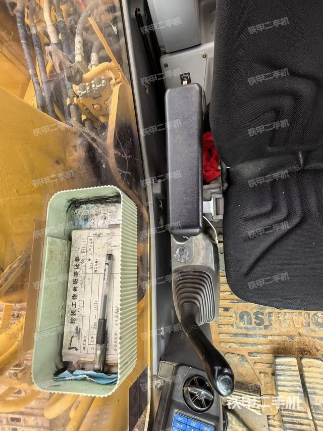 座椅右侧控制台/钥匙门/油门/含右手柄（驾驶室部分）